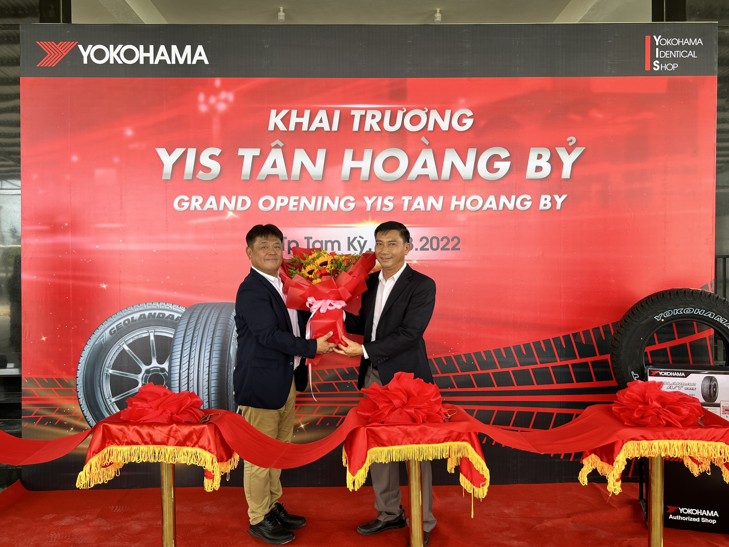 tung-bung-khai-truong-yis-tan-hoang-by